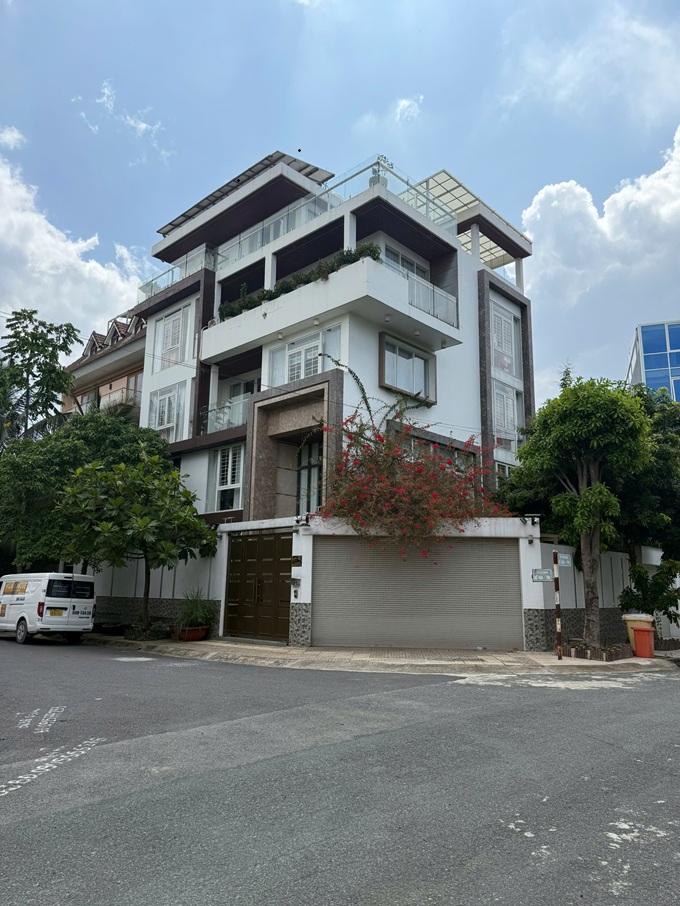 Long description image 1