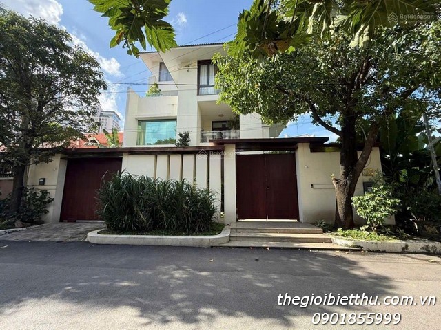 Long description image 1