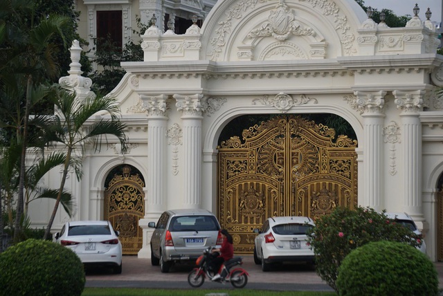 Long description image 1