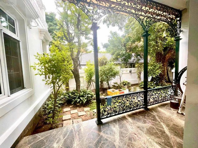 Long description image 1