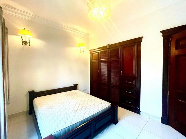 Long description image 1