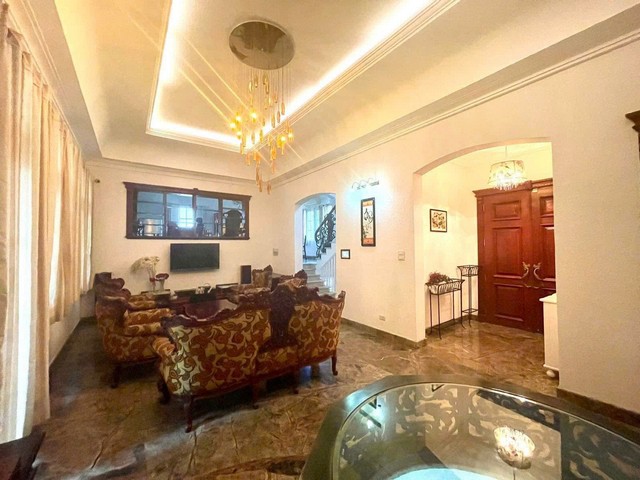 Long description image 1