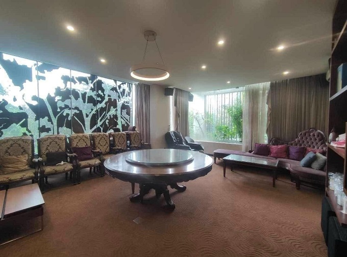 Long description image 1