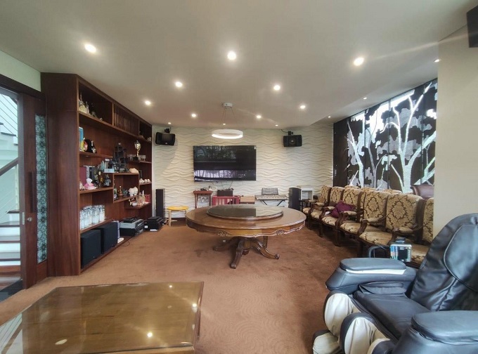 Long description image 1