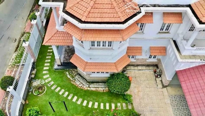 Long description image 1