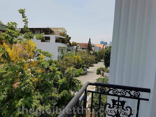 Long description image 1