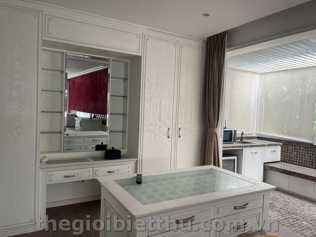 Long description image 1