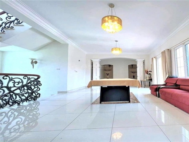 Long description image 1