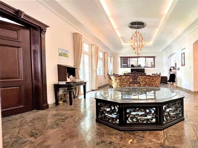 Long description image 1