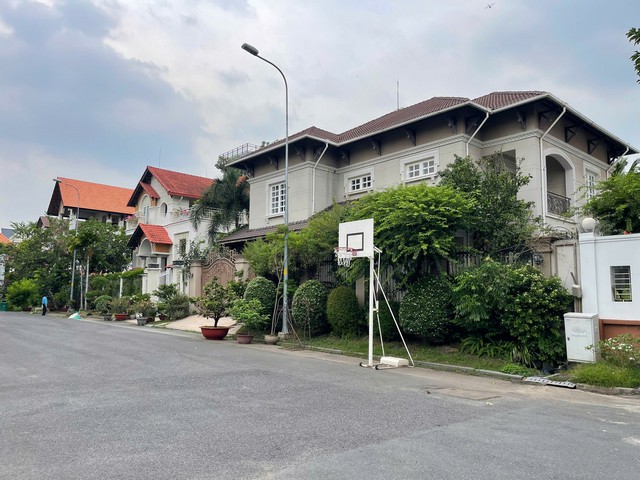 Long description image 1