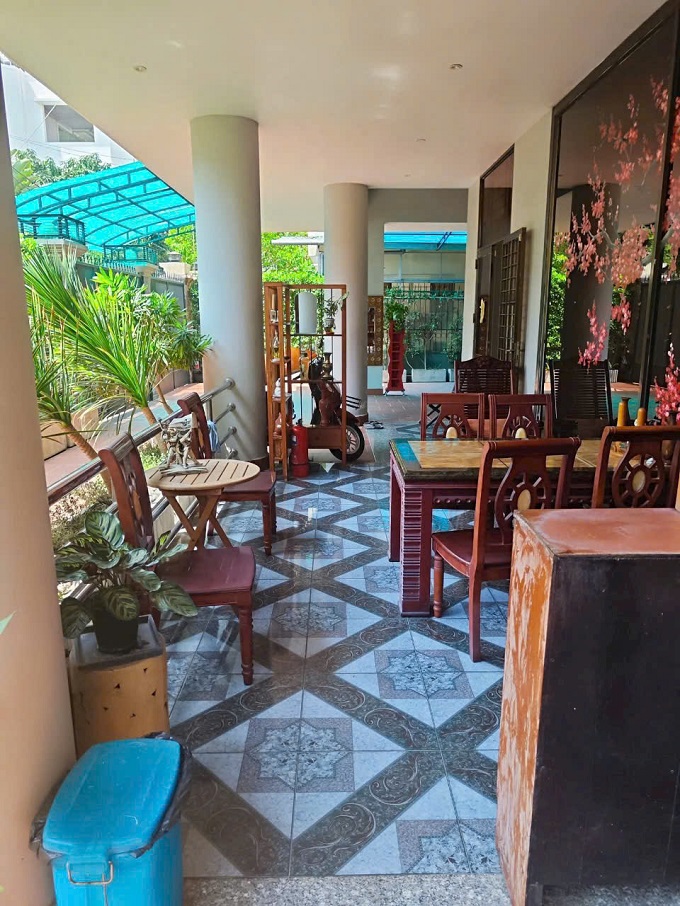 Long description image 1