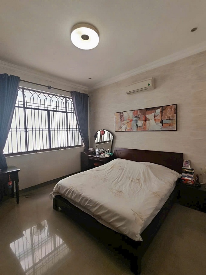 Long description image 1