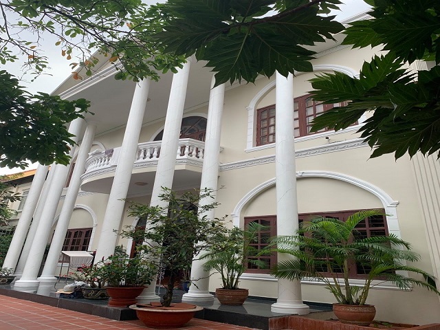 Long description image 1