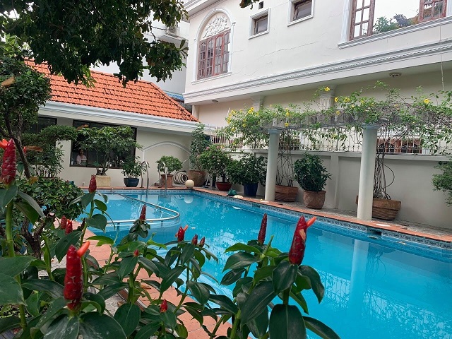 Long description image 1