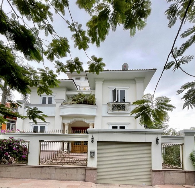 Long description image 1