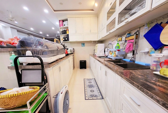 Long description image 1