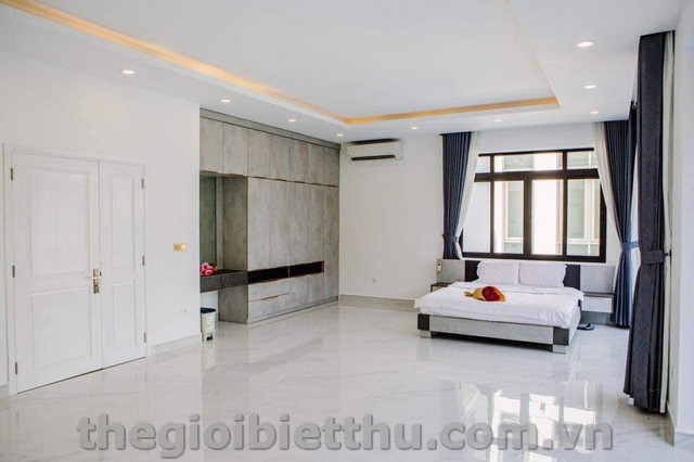 Long description image 1