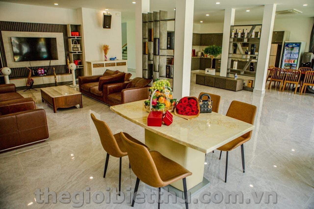 Long description image 1