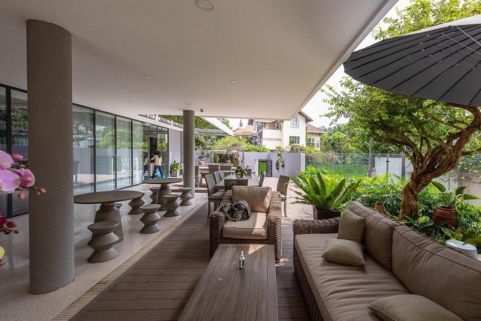 Long description image 1