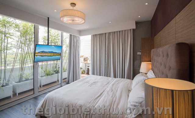 Long description image 1