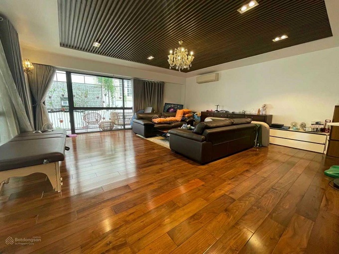 Long description image 1