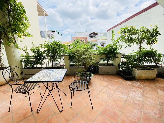 Long description image 1