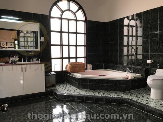 Long description image 1