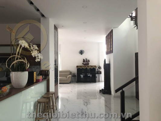 Long description image 1