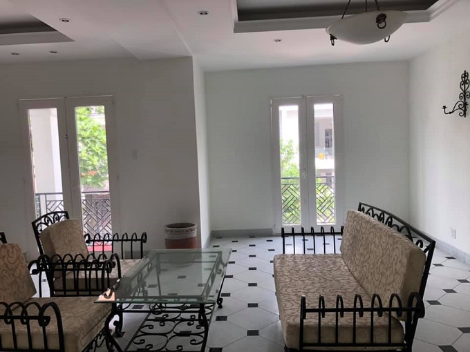 Long description image 1