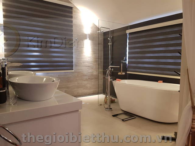 Long description image 1