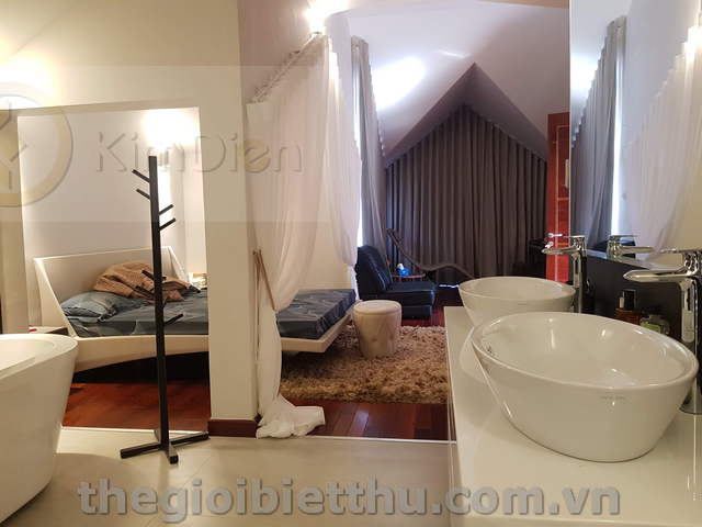 Long description image 1