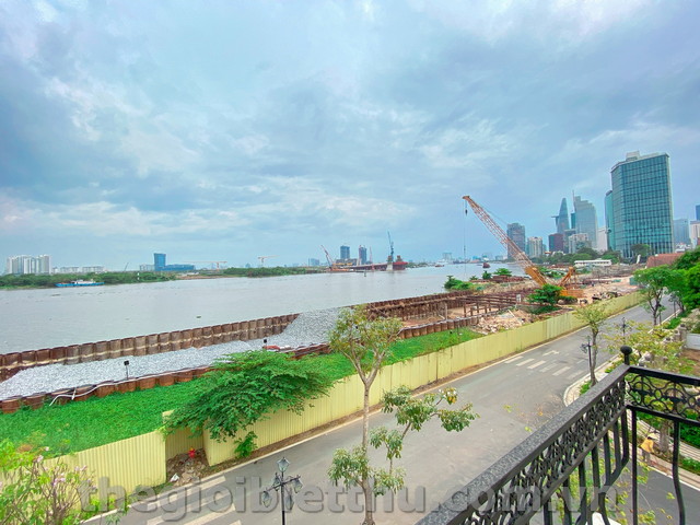 Long description image 1