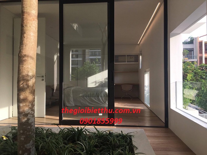 Long description image 1