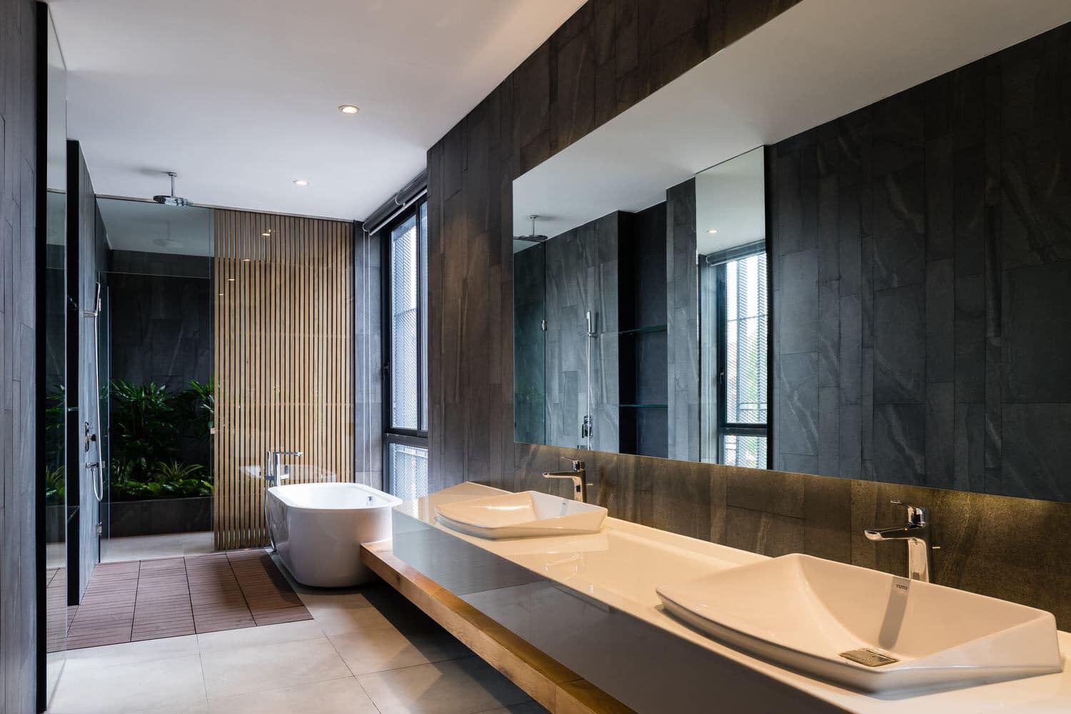 Long description image 1