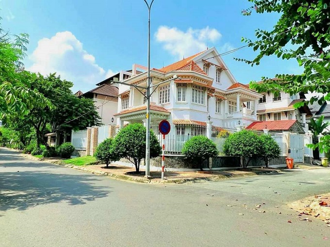 Long description image 1