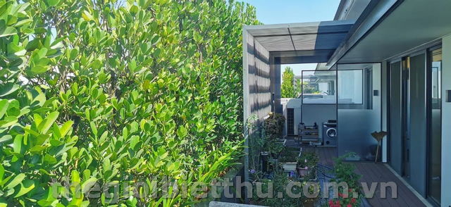 Long description image 1