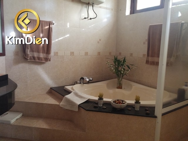 Long description image 1