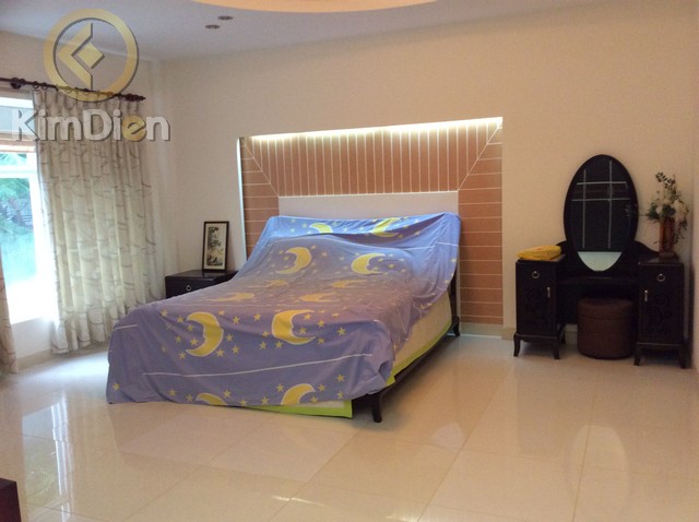 Long description image 1