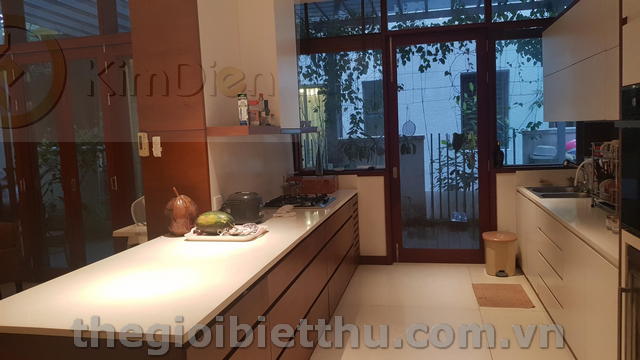 Long description image 1