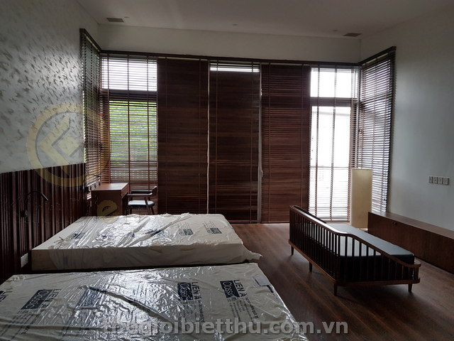 Long description image 1