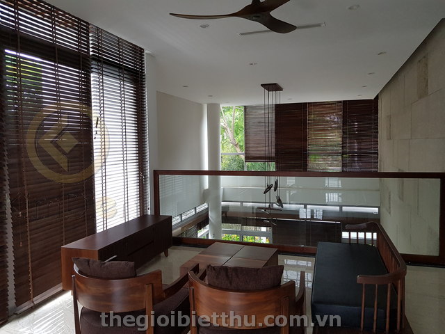 Long description image 1