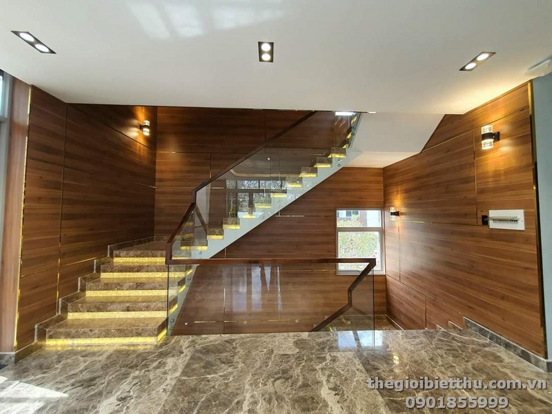 Long description image 1