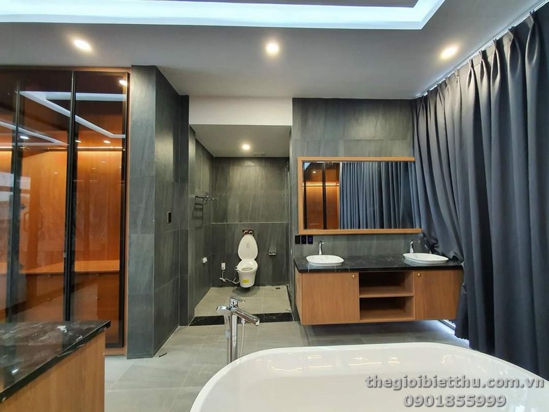 Long description image 1