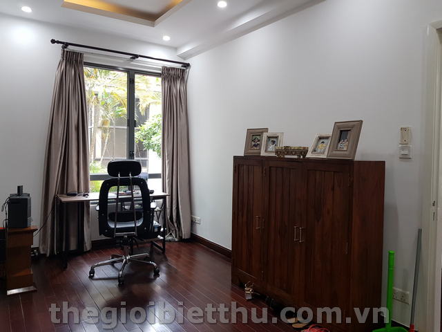 Long description image 1