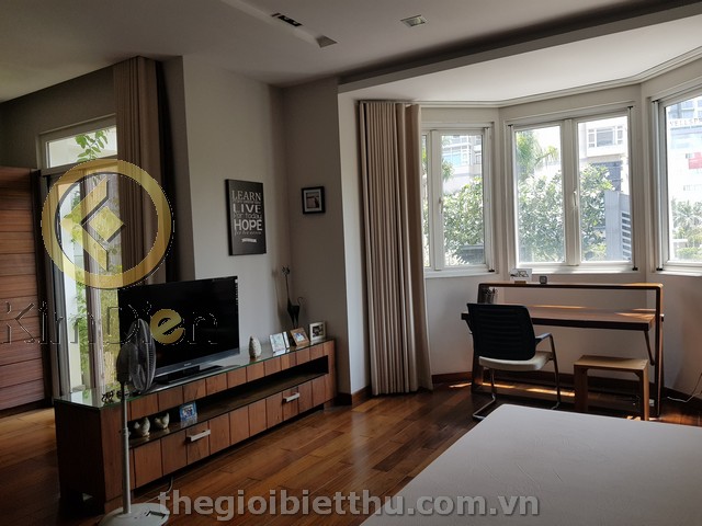 Long description image 1