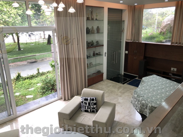 Long description image 1