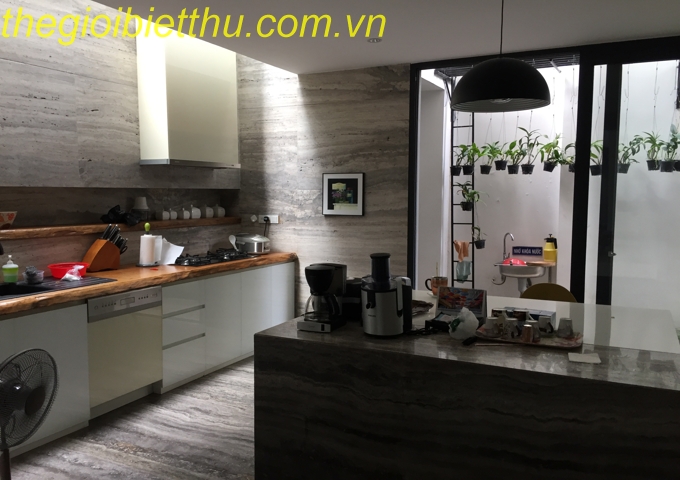 Long description image 1