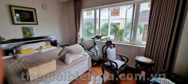 Long description image 1