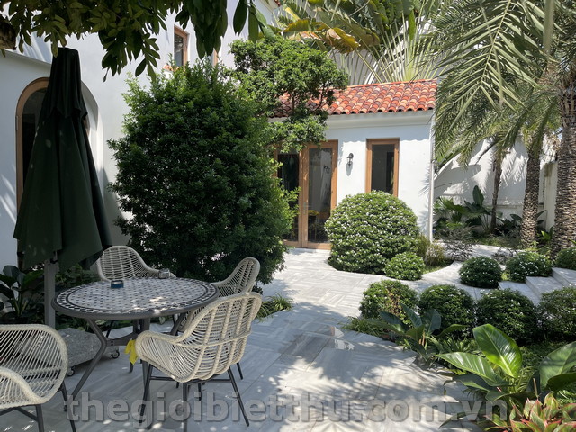 Long description image 1