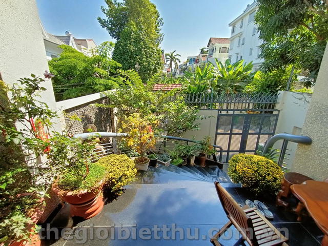 Long description image 1